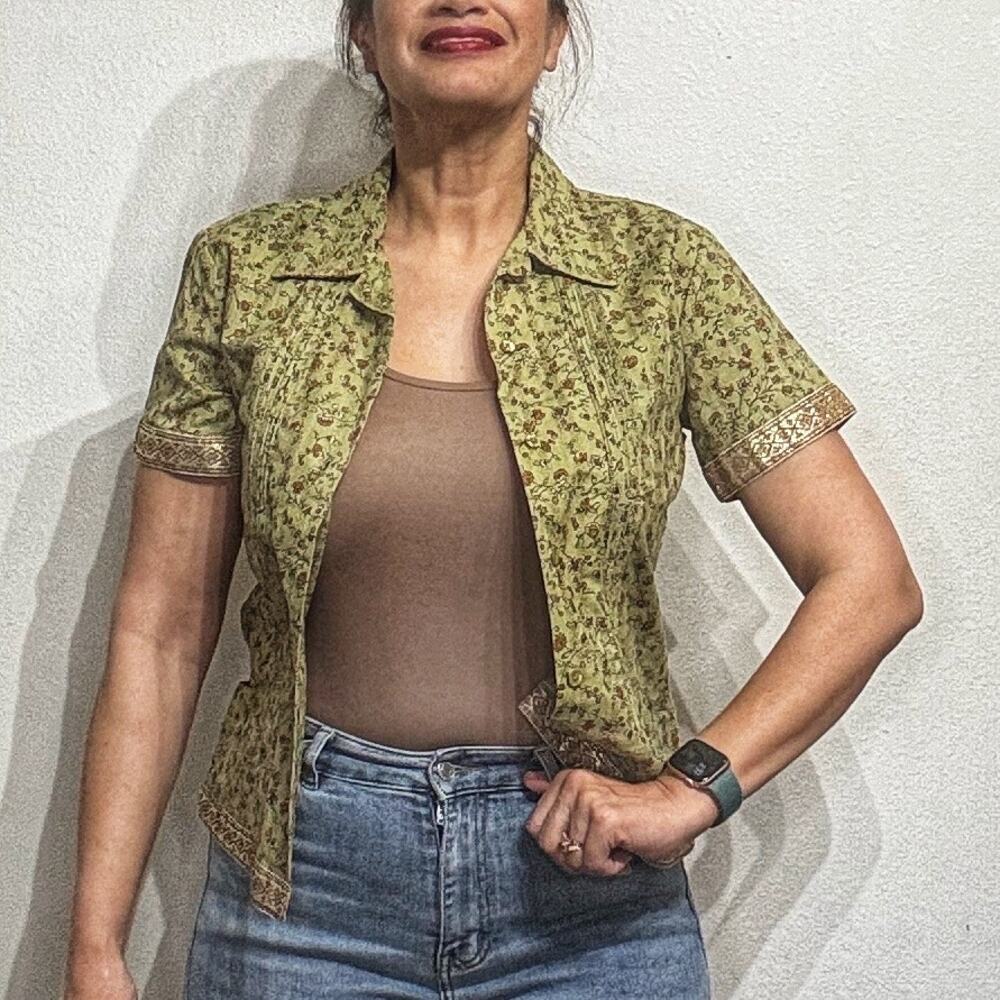 Sugar Green Floral Short Sleeve Gold Trim Button Down Sz M